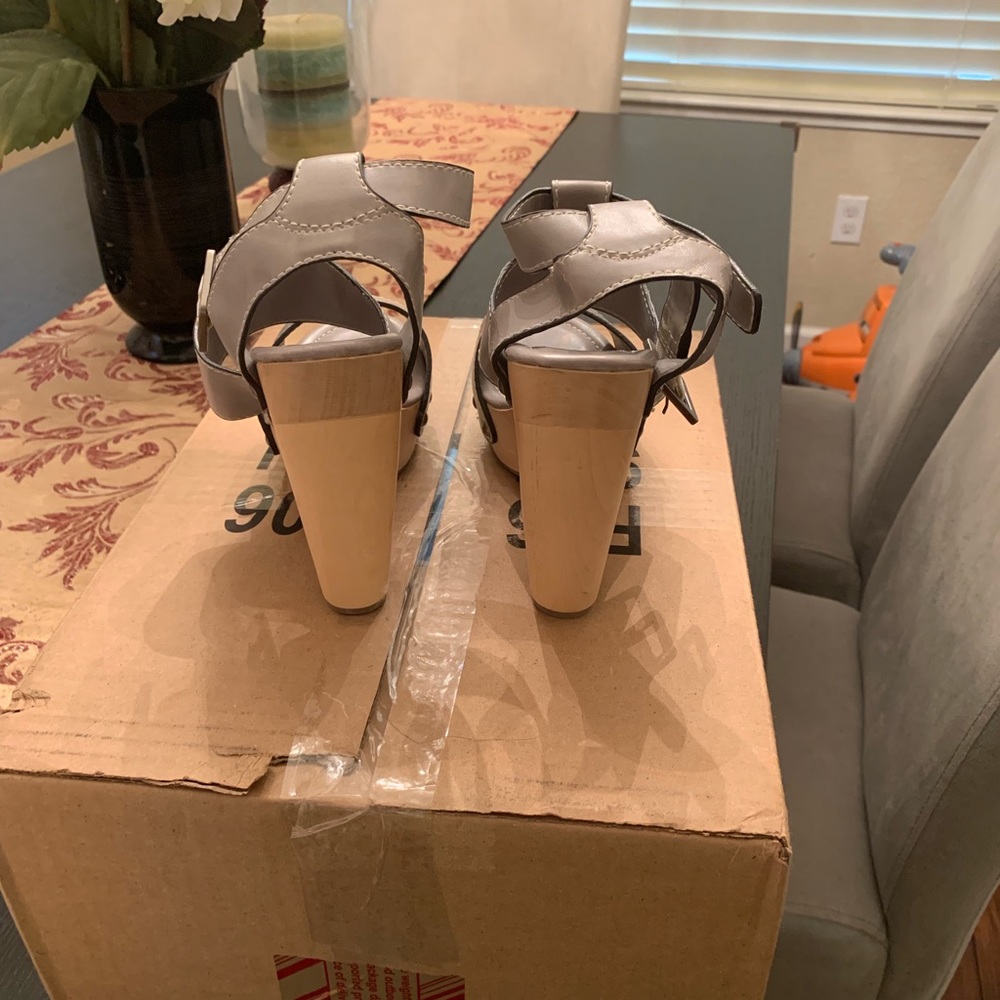 Sandals - Picture 3 of 5